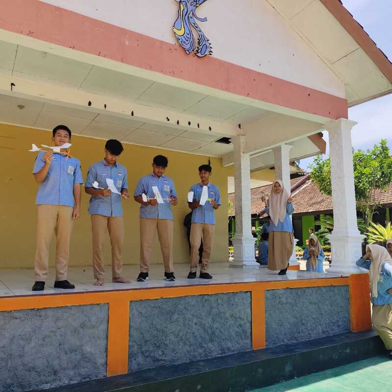 Fisika outdoor ? bisa dongs ! bikin pesawat yuk