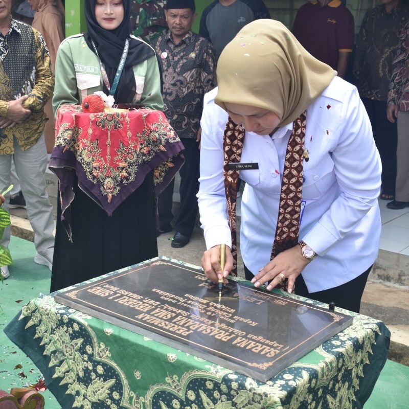 Peresmian Lapangan Multiguan dan SMANSIView oleh Kepala Cabang Dinas Pendidikan Wilayah Madiun, Ibu LENA, M.Pd.